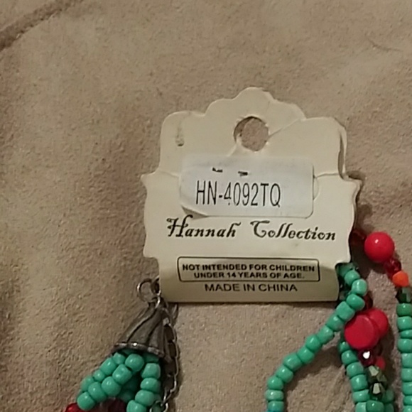 Beaded cross necklace and matching earrings - Picture 4 of 5